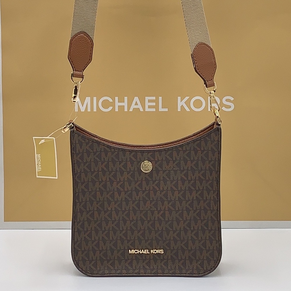MICHAEL KORS
Briley Small Logo Messenger Bag Brown signature color - Picture 6 of 15